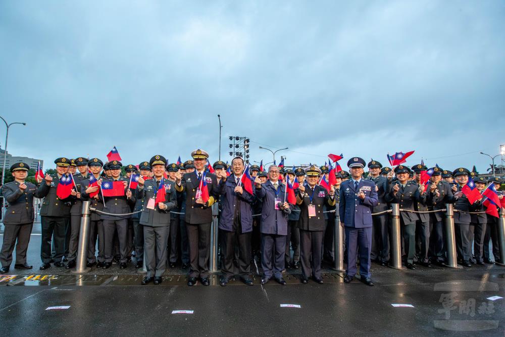 國防大學管理學院參與元旦升旗典禮。（軍聞社記者尤昱翔攝）