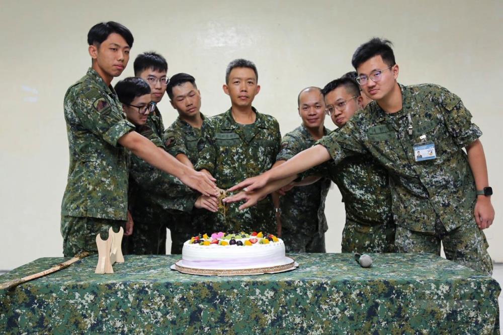 36化學兵群慶生餐會　凝聚同袍情誼