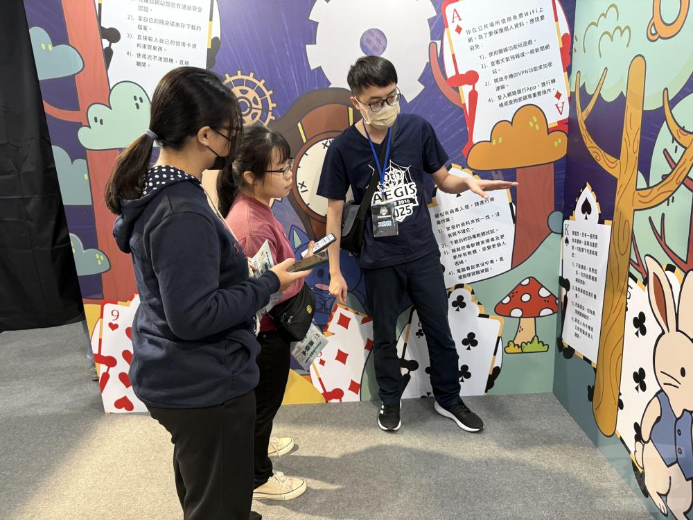 密室逃脫體驗活動。（中科院提供）