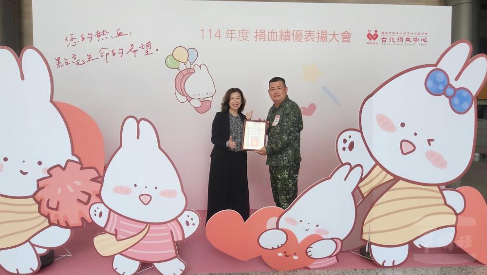 長年無償熱心捐血　陳保任上尉獲衛福部表揚