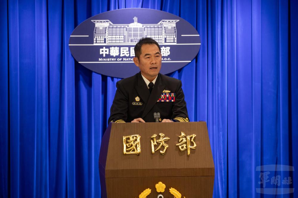 海軍司令部參謀長邱中將說明海鯤軍艦測試及濱海作戰指揮部成立目的。（軍聞社記者王茗生攝）