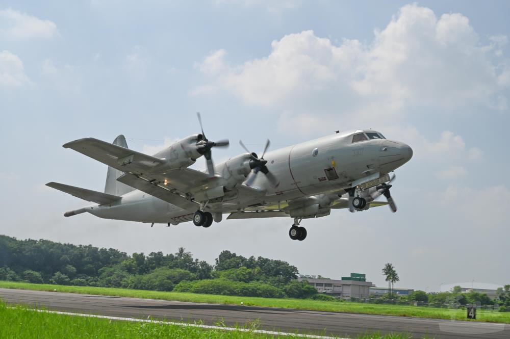 P-3C反潛機實施聯合情監偵反潛偵巡。（軍聞社記者林澤廷攝）