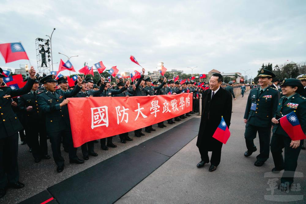 軍校生參與元旦升旗　展現活力與愛國信念