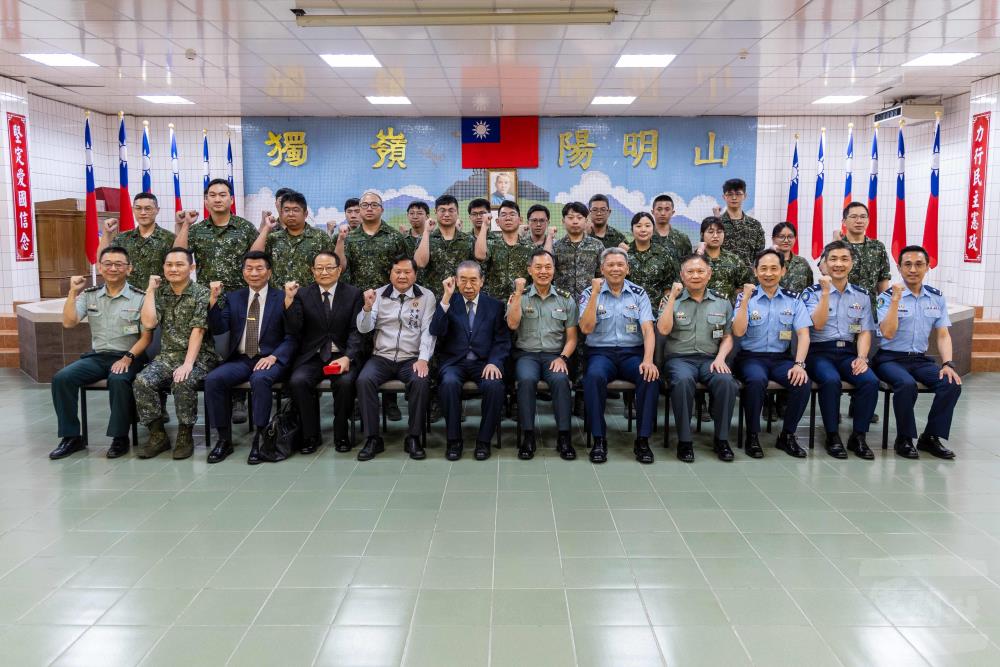 李棟樑慰訪偏遠山區空軍官兵　肯定堅守崗位辛勞