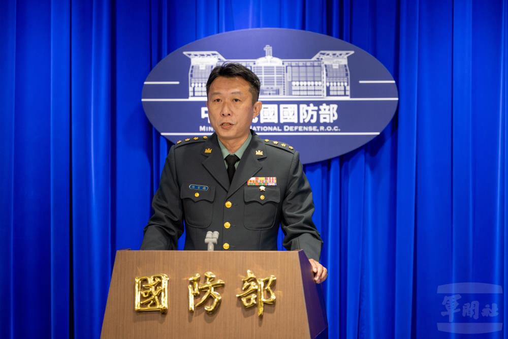 陳副處長在記者會上針對「興安專案」進行報告。（軍聞社記者蔡枋澐攝）