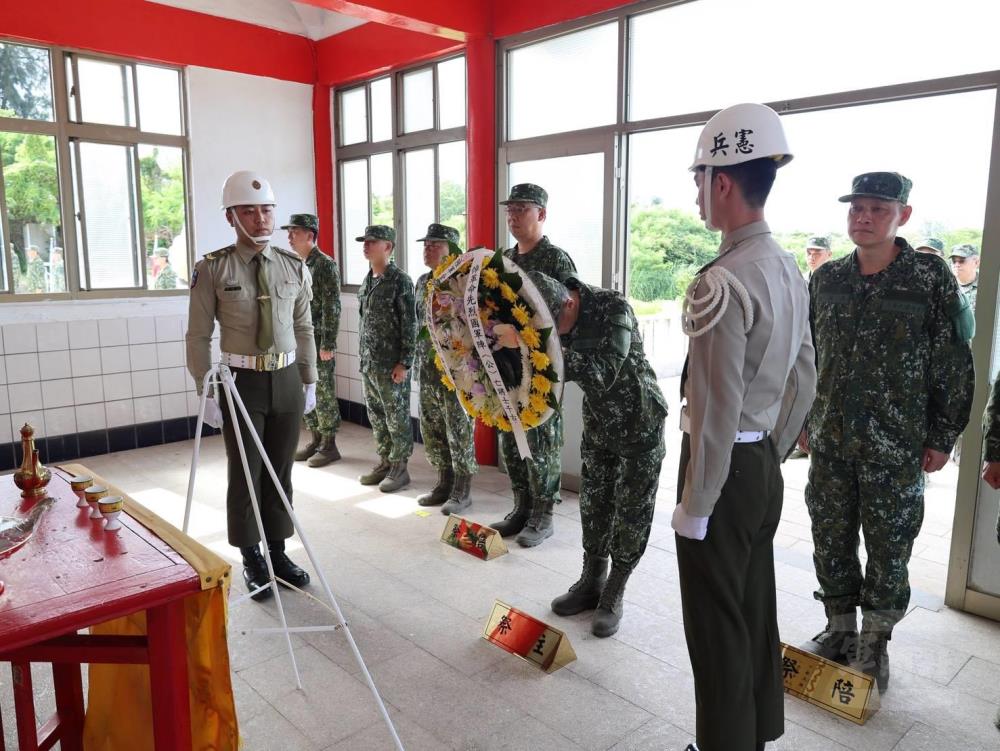金防部「大二膽戰役勝利76週年」獻花追思 緬懷衛國精神 金防部「大二膽戰役勝利76週年」獻花追思 緬懷衛國精神