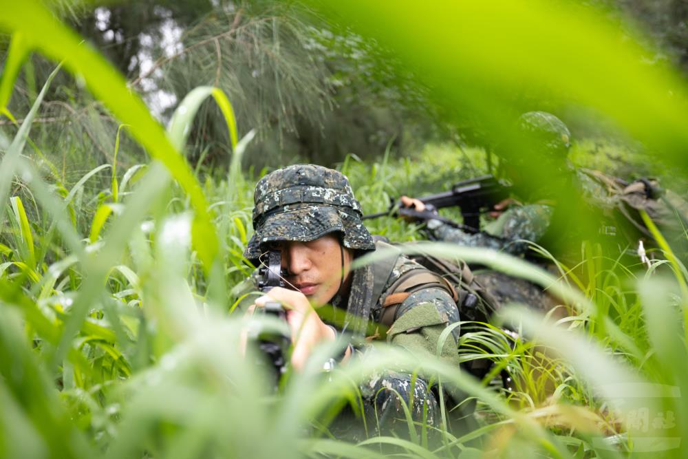 硬漢週測考驗著學員體能、心理素質以及判斷力等各項能力。（軍聞社記者吳柏融攝）