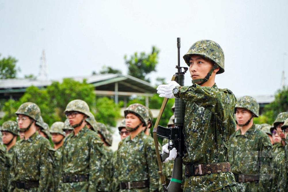 陸軍步兵第101旅步開訓授槍　勉培養榮譽感及責任心