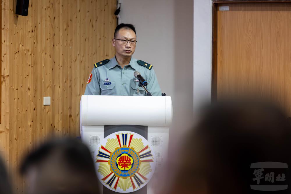 戰規司翁處長針對「強化國防防衛韌性」進行專題報告。（軍聞社記者蔡枋澐攝）