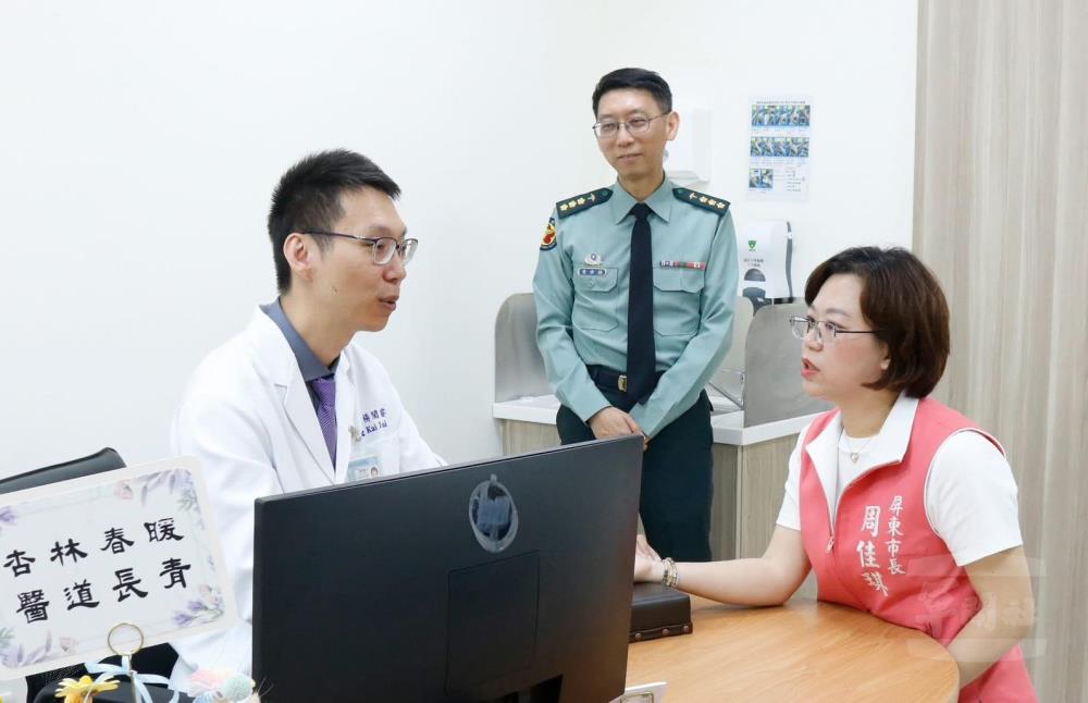 屏東分院中醫科特別延攬具豐富經驗的中醫師駐診，提供診療服務。（屏東分院提供）