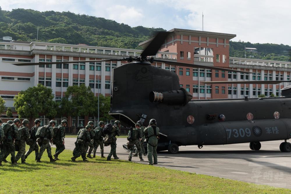 564旅戰術機動　驗證快速投送兵力