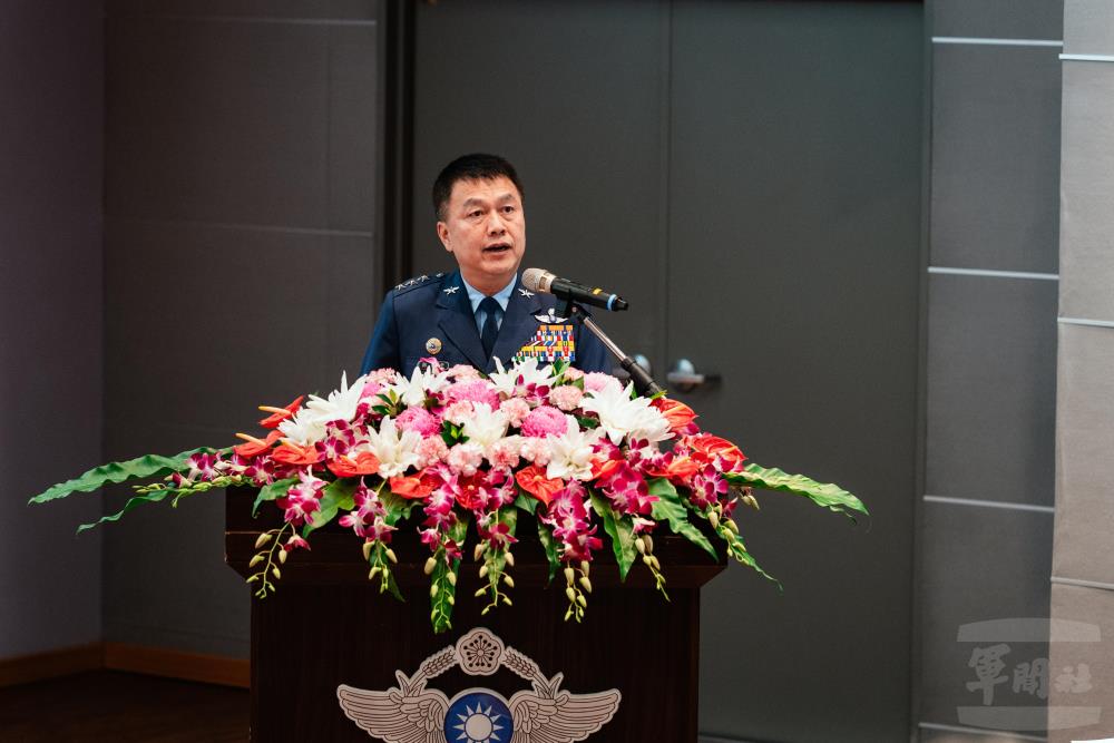 空軍司令鄭榮豐上將期許各階幹部能藉此研討會拓展思維、勇於創新。（軍聞社記者吳冠萱攝）
