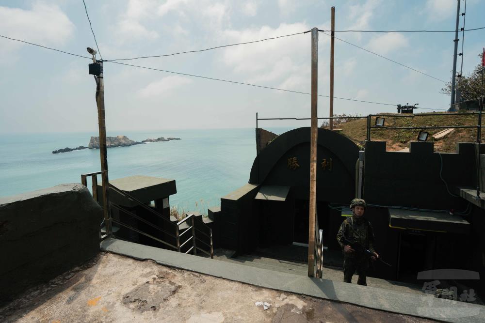 勝利據點官兵堅守崗位。（軍聞社記者呂尚俞攝）