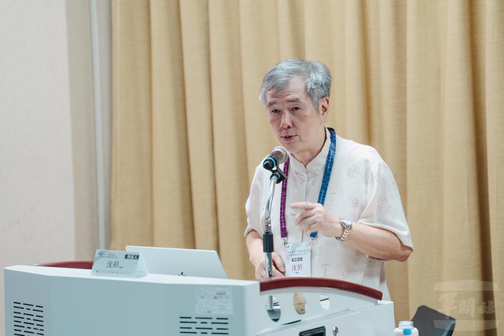 沈禎老師於藝術論壇發表演說。（軍聞社記者呂尚俞攝）
