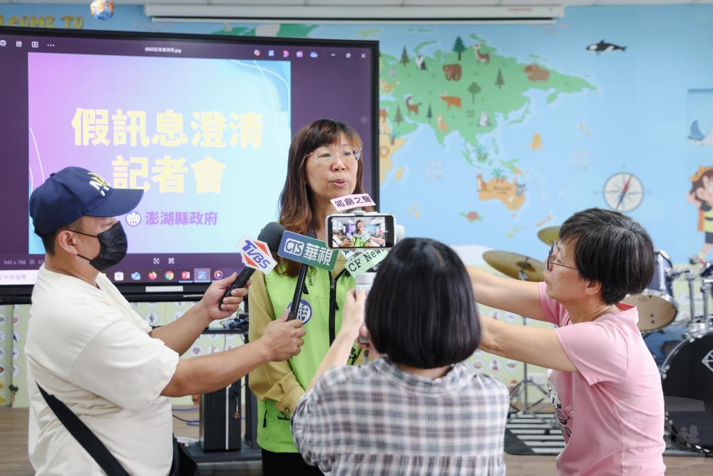 演練中模擬假訊息澄清記者會。（軍聞社記者李恬恬攝）
