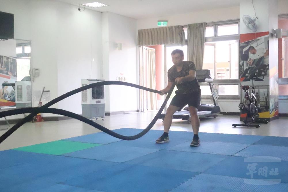 官兵加強體能訓練。（陸軍第八軍團提供）
