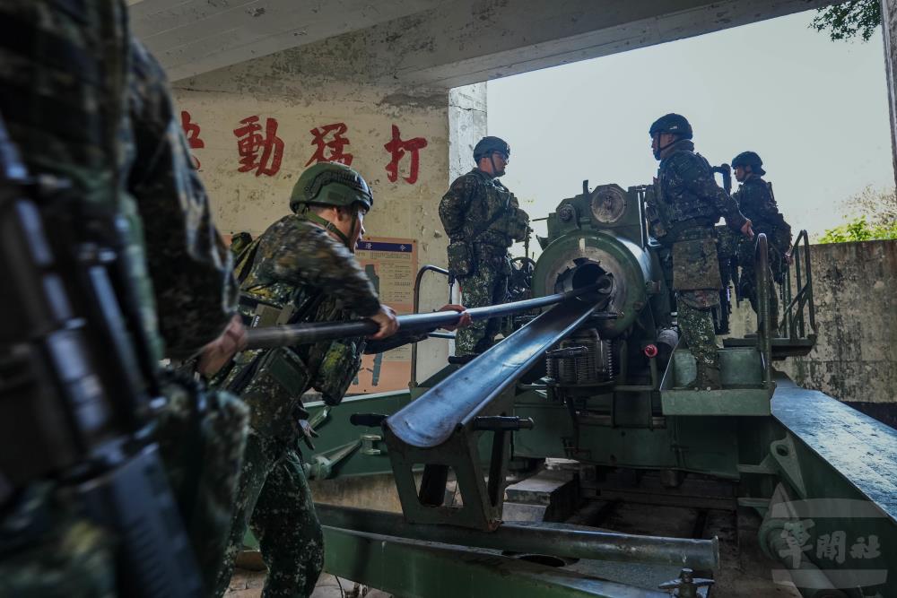 官兵發揮平日勤訓精練的成果，展現捍衛國家安全的決心。（軍聞社記者陳傳奇攝）