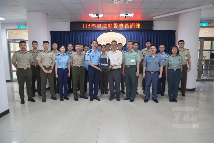 南法服辦理軍法庭警專長訓練 強化戰時戒護執勤能量 南法服辦理軍法庭警專長訓練 強化戰時戒護執勤能量