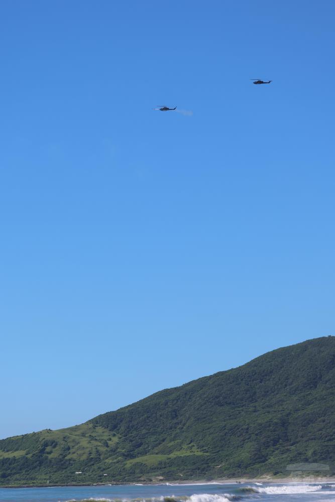 AH-1W眼鏡蛇攻擊直升機射擊「響尾蛇飛彈」。（軍聞社記者林澤廷攝）