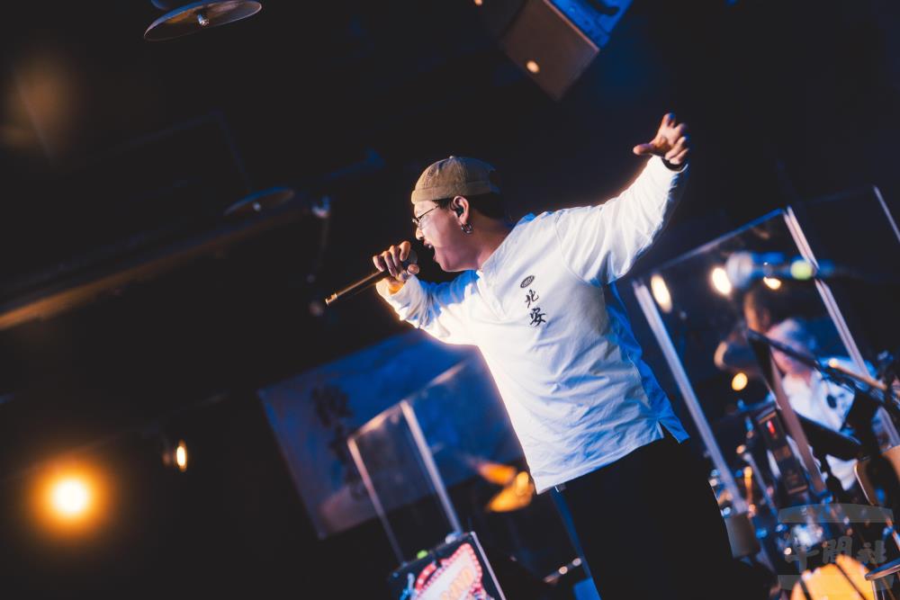 樂團創作曲目多元，結合嘻哈與饒舌風格。（軍聞社記者文仁攝）