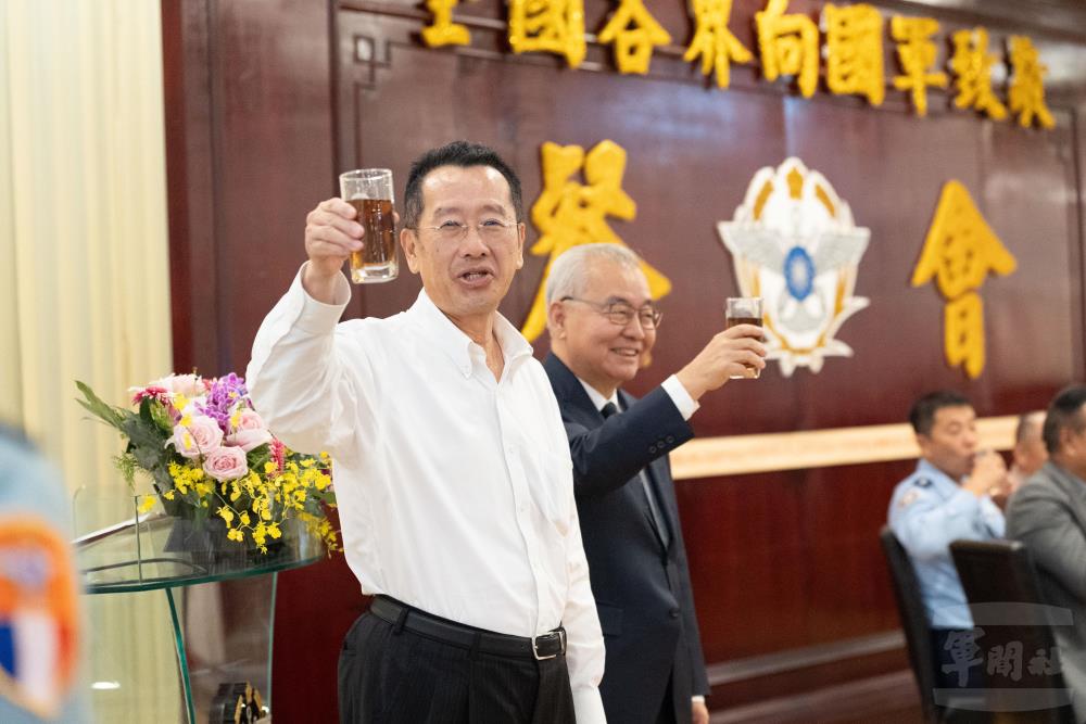 顧部長向全體官兵致意。（軍聞社記者呂尚俞攝）