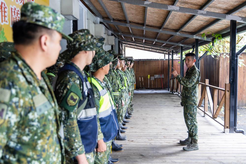 第二作戰區副指揮官賴少將進行任務提示。（軍聞社記者蔡枋澐攝）