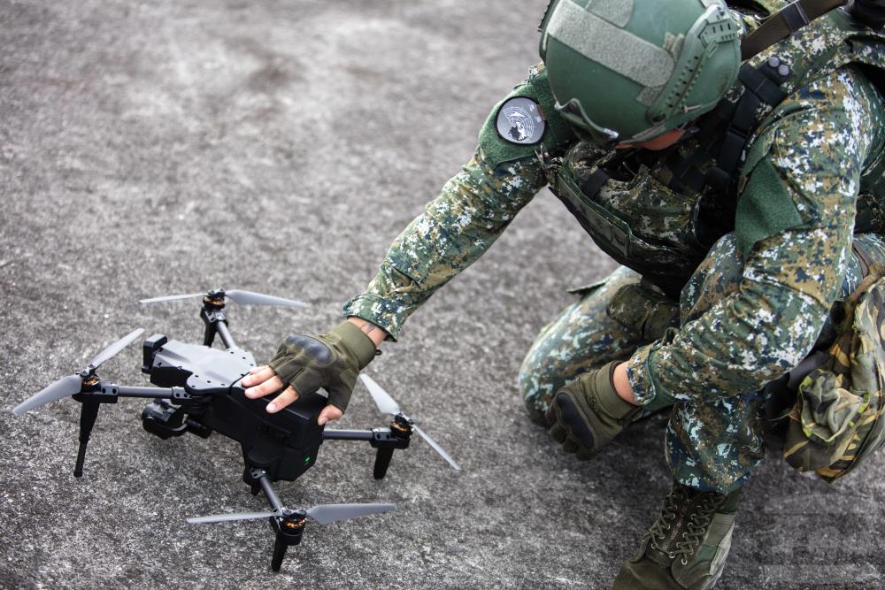 微型無人機在漢光41號演習實兵演練曝光。（軍聞社記者周昇煒攝）