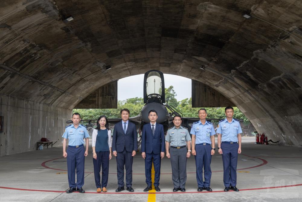 立委考察空軍第四聯隊　肯定官兵捍衛領空辛勞