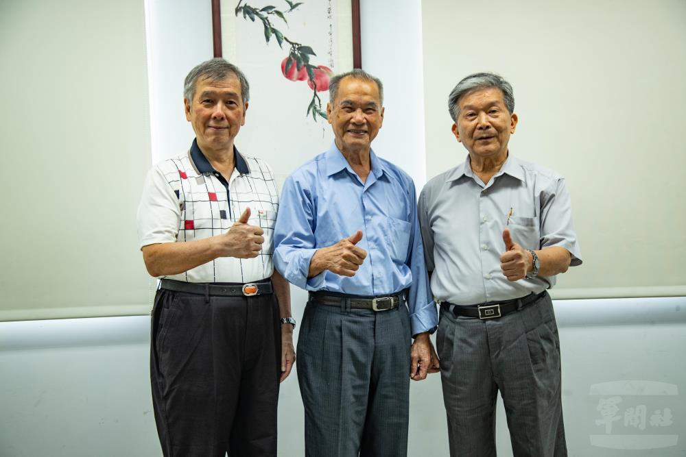 國畫由羅振賢、沈禎及李轂摩等三位老師擔任評選。（軍聞社記者王茗生攝）