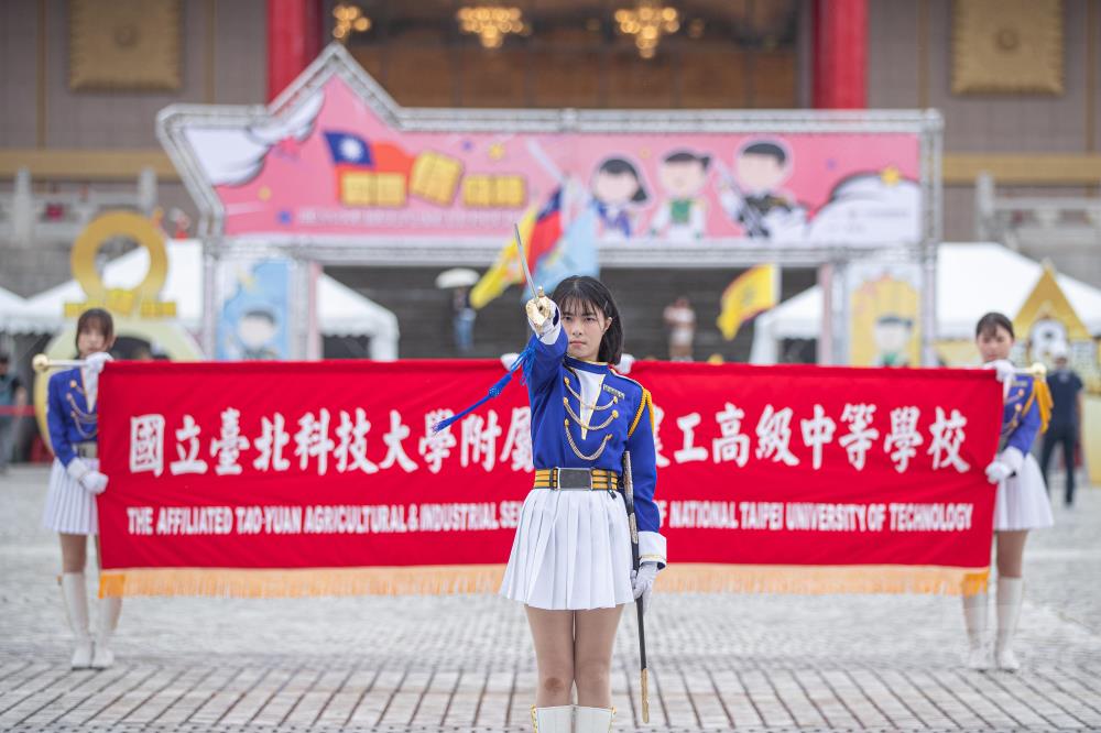第一個進場的北科附工同學精神抖擻，為比賽拉開序幕。（軍聞社記者陳軍均攝）