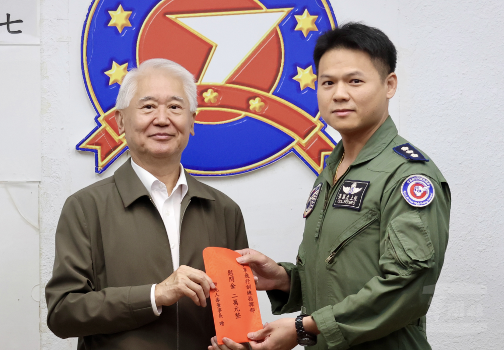 軍友社敬軍團赴志航基地 關懷官兵表達敬意 軍友社敬軍團赴志航基地 關懷官兵表達敬意