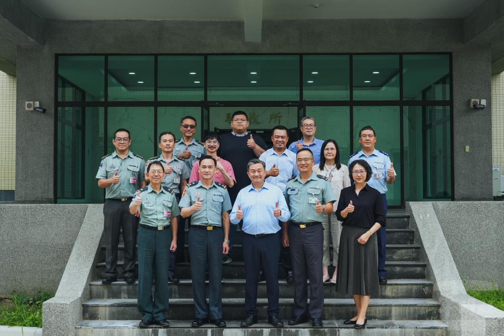 立委考察軍備局205廠　瞭解新式武器發展與作戰應用