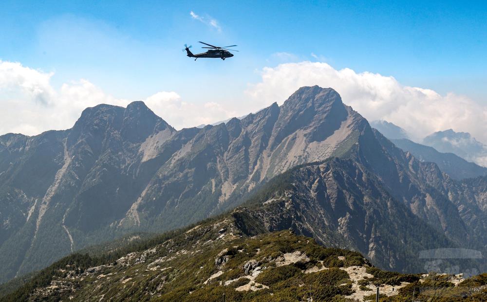 雲海補給線　空軍救護隊高山運補