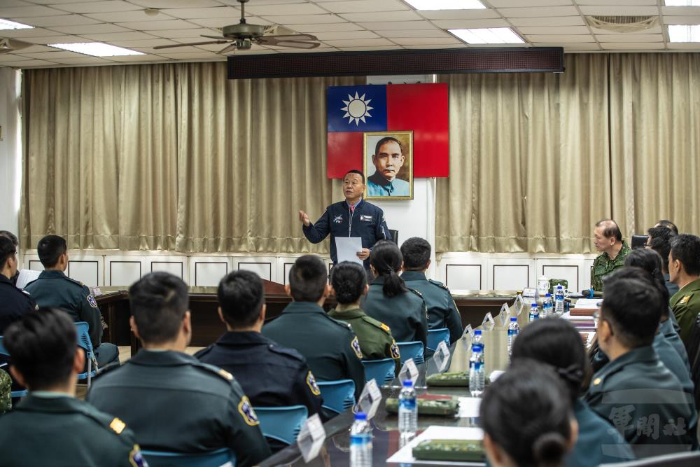 柏副部長慰問屏東後備指揮部。（軍聞社記者王茗生攝）