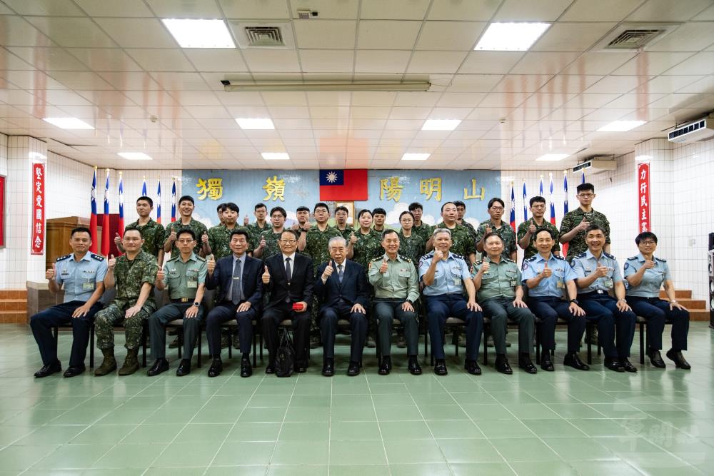 李棟樑敬軍慰問北部偏遠單位　感謝官兵堅守崗位