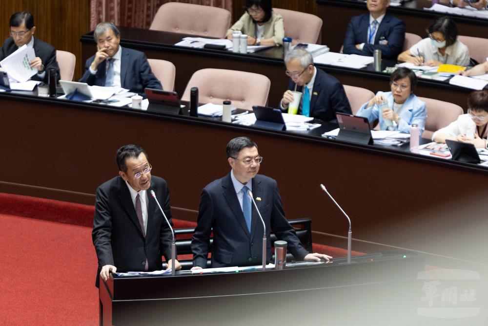 行政院長卓榮泰上午率相關部會首長赴立法院備詢。（軍聞社記者吳柏融攝）