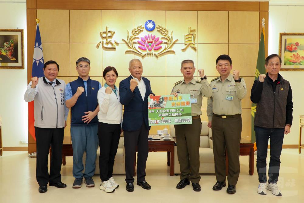 蘇慶福董事長敬軍團一行前往憲兵指揮部慰問。（軍友社提供）