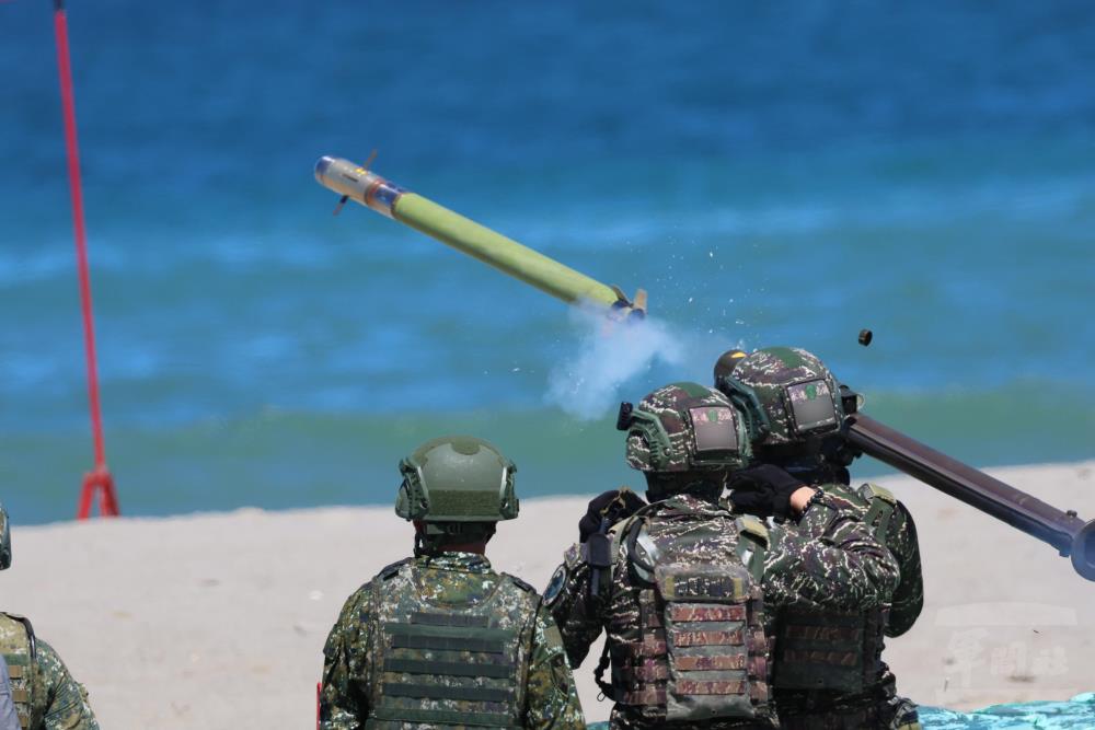 人攜式刺針飛彈射擊。（軍聞社記者林澤廷攝）