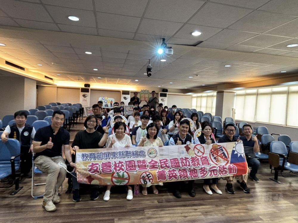 「友善校園暨全民國防多元教育菁英領袖營」日前於輔英科技大學舉辦,培養學子跨域整合與社會實踐能力。(國防醫學大學提供) 「友善校園暨全民國防多元教育菁英領袖營」日前於輔英科技大學舉辦,培養學子跨域整合與社會實踐能力。(國防醫學大學提供)