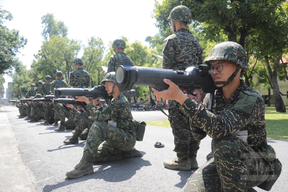 三軍九校院聯合入伍訓練昨(25)日實施紅隼火箭彈課程。(青年日報提供) 三軍九校院聯合入伍訓練昨(25)日實施紅隼火箭彈課程。(青年日報提供)