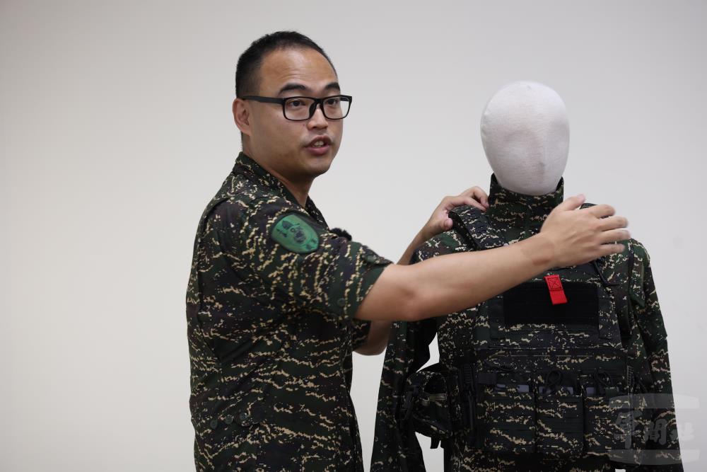 陸戰隊新式戰鬥背心研改 融入基層官兵使用經驗【專訪】 陸戰隊新式戰鬥背心研改 融入基層官兵使用經驗【專訪】