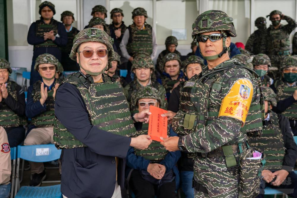 臺北市進出口公會企業敬軍慰問　感謝陸戰官兵戮力訓練