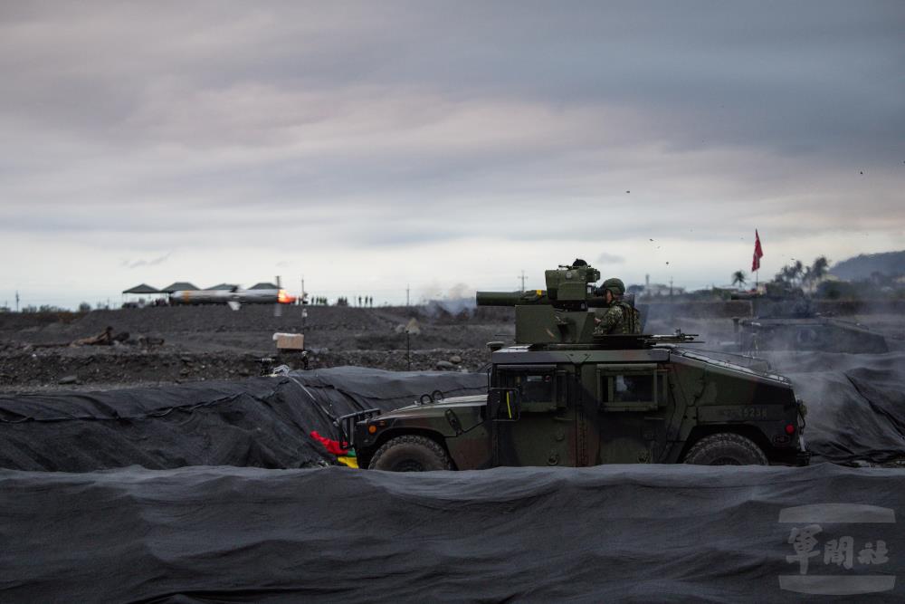 拖式2B飛彈射擊。（軍聞社記者吳柏融攝）