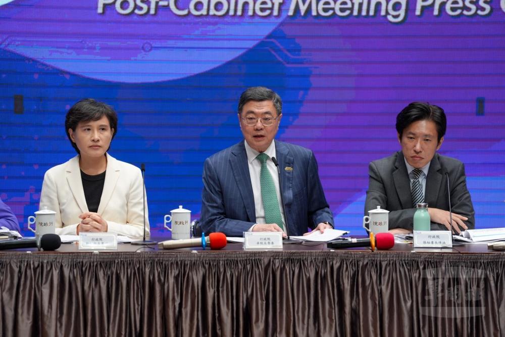 行政院卓院長強調將透過制度化且持續性的提升軍警消待遇。（軍聞社記者陳傳奇攝）