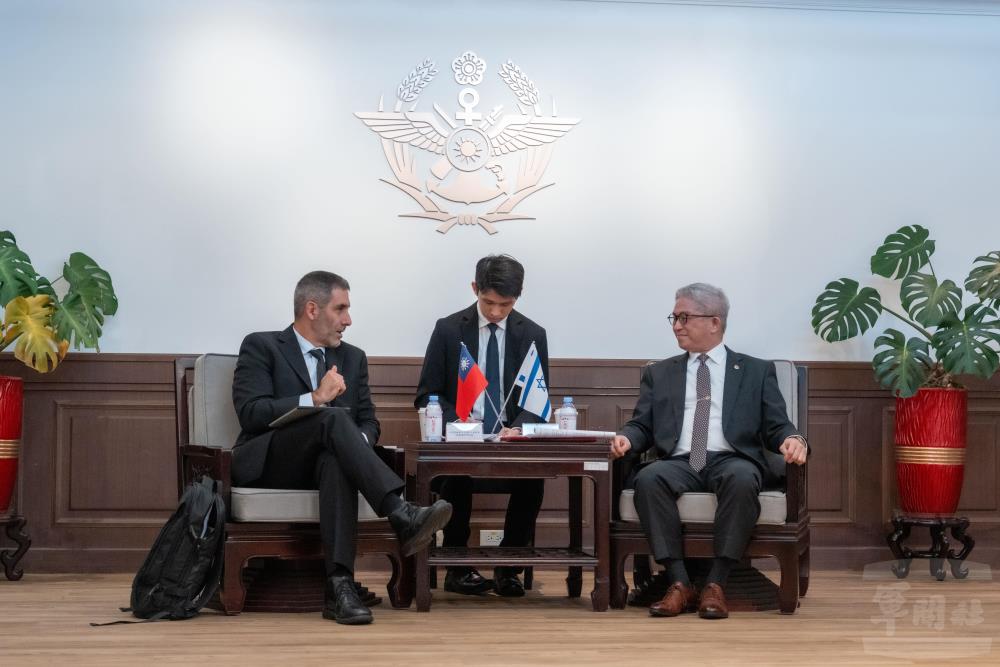 徐副部長接見以色列國家網路安全局前局長Gabriel Portnoy，雙方就資安防護與國際合作等議題交換意見。（軍聞社記者莊家豪攝）