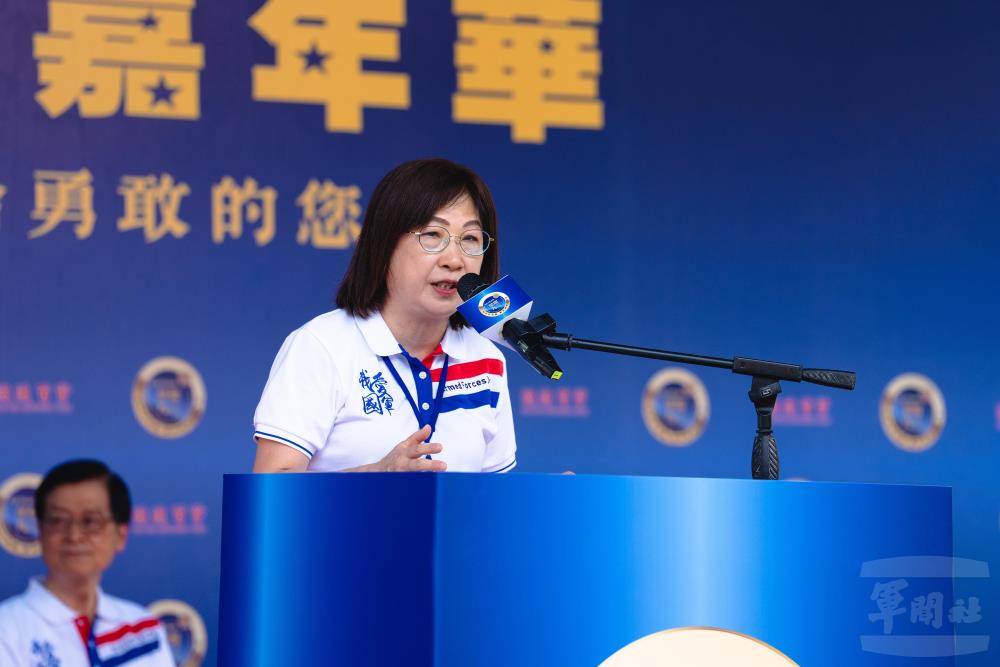 欣欣百貨李文英董事長致詞。（軍聞社記者陳傳奇攝）
