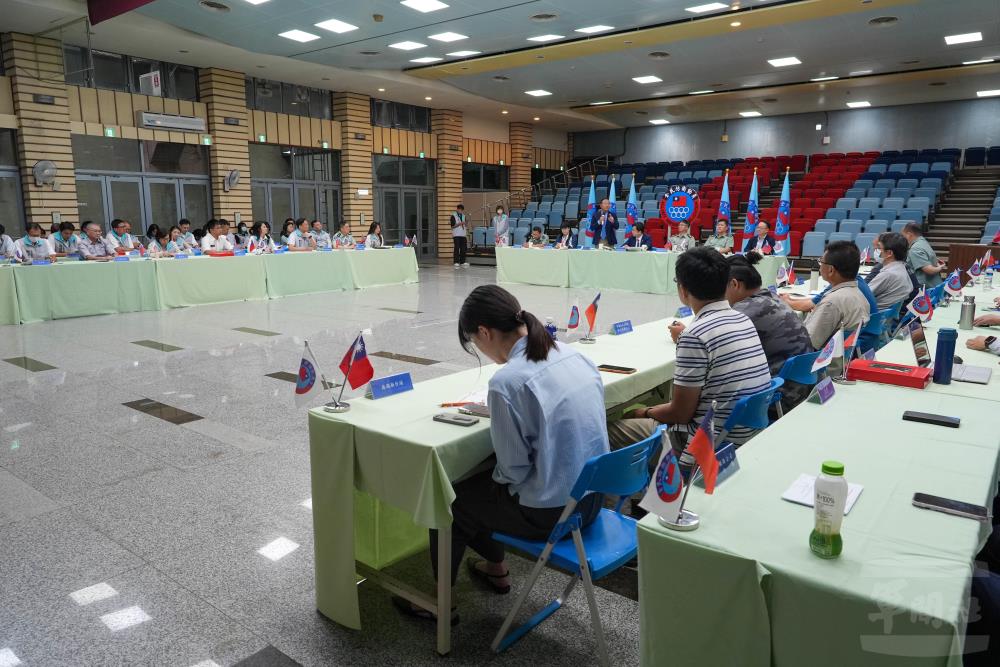 新竹市政府23日辦理「114年動員、戰綜、災防三會報第2次定期會議」。(軍聞社記者侯凱議攝) 新竹市政府23日辦理「114年動員、戰綜、災防三會報第2次定期會議」。(軍聞社記者侯凱議攝)