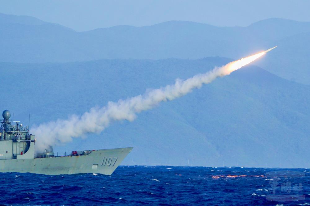 海軍子儀軍艦射擊標準一型防空飛彈。（海軍艦隊指揮部提供）