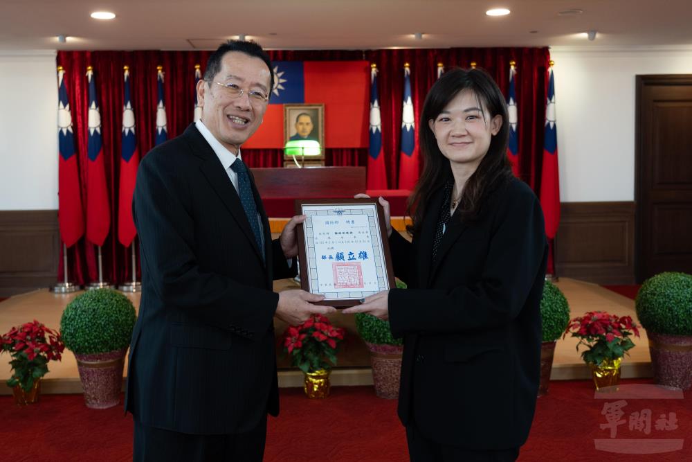 顧部長主持法規會等委員頒聘 勉落實國防法制化與人權保障 顧部長主持法規會等委員頒聘 勉落實國防法制化與人權保障