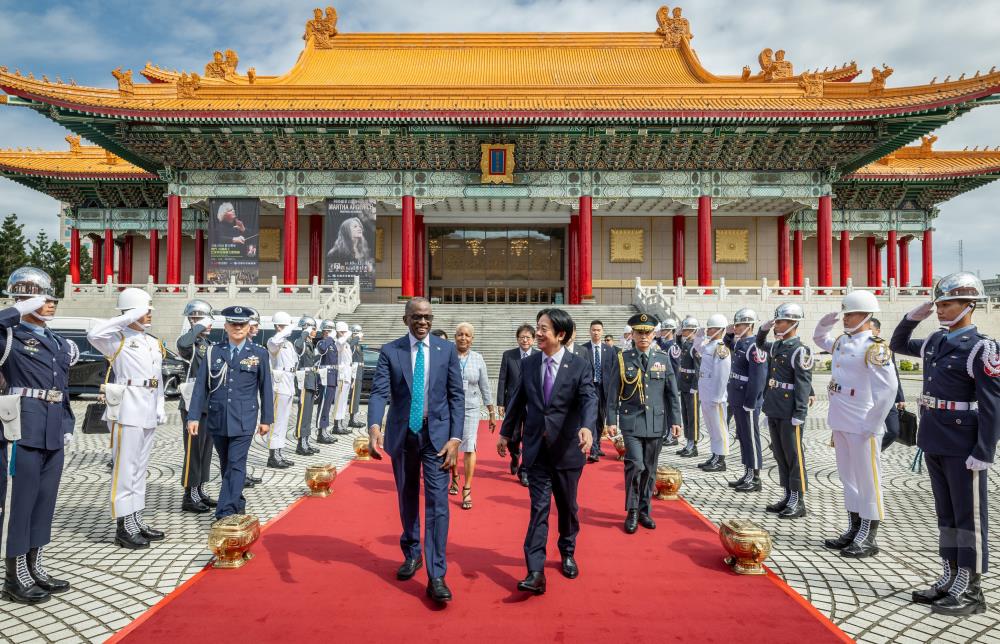 賴總統軍禮歡迎聖露西亞總理皮耶伉儷　期盼共促區域和平穩定
